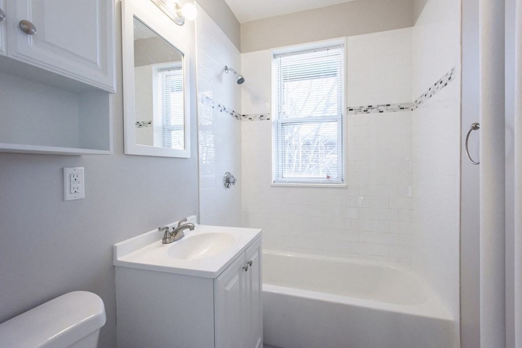 36 Quint Avenue - Photo 6 of 11