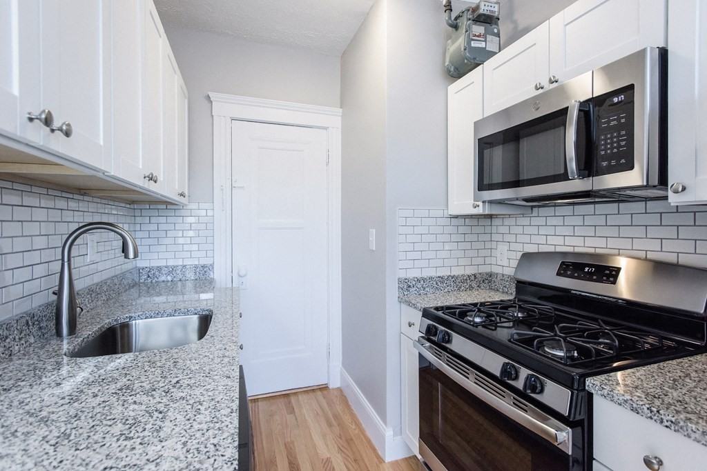 36 Quint Avenue - Photo 7 of 11