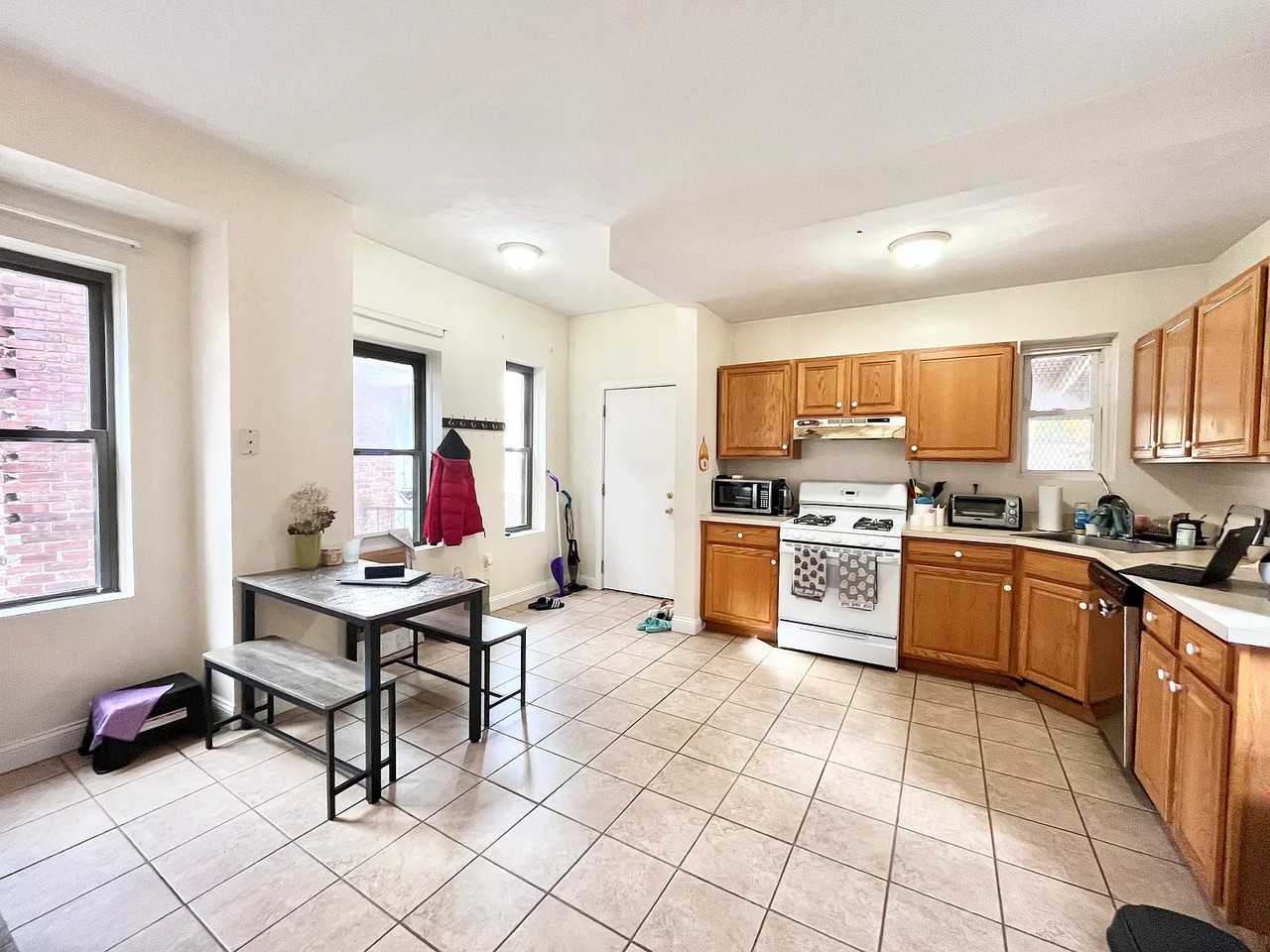 10 South Huntington Avenue #3 - Photo 6 of 12