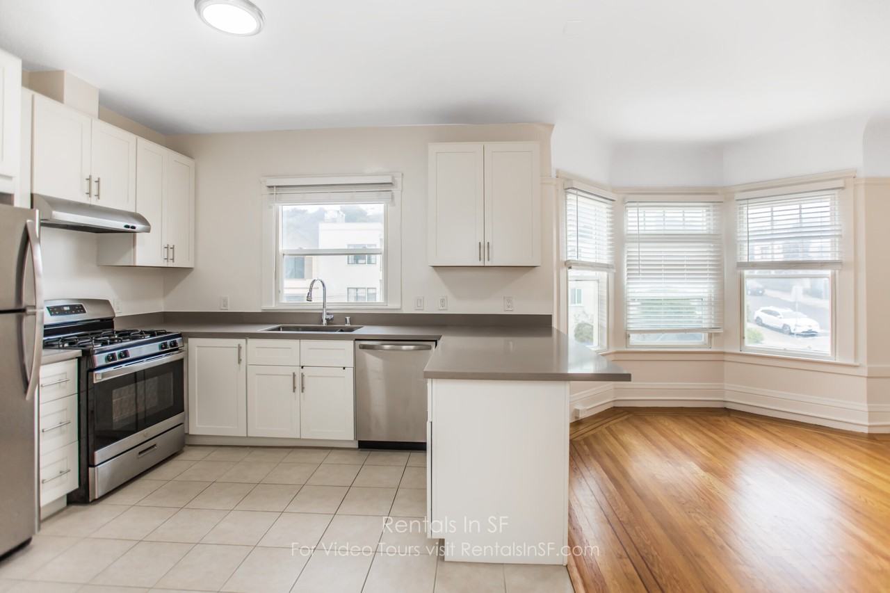 1044 Judah St #2 - Photo 2 of 10