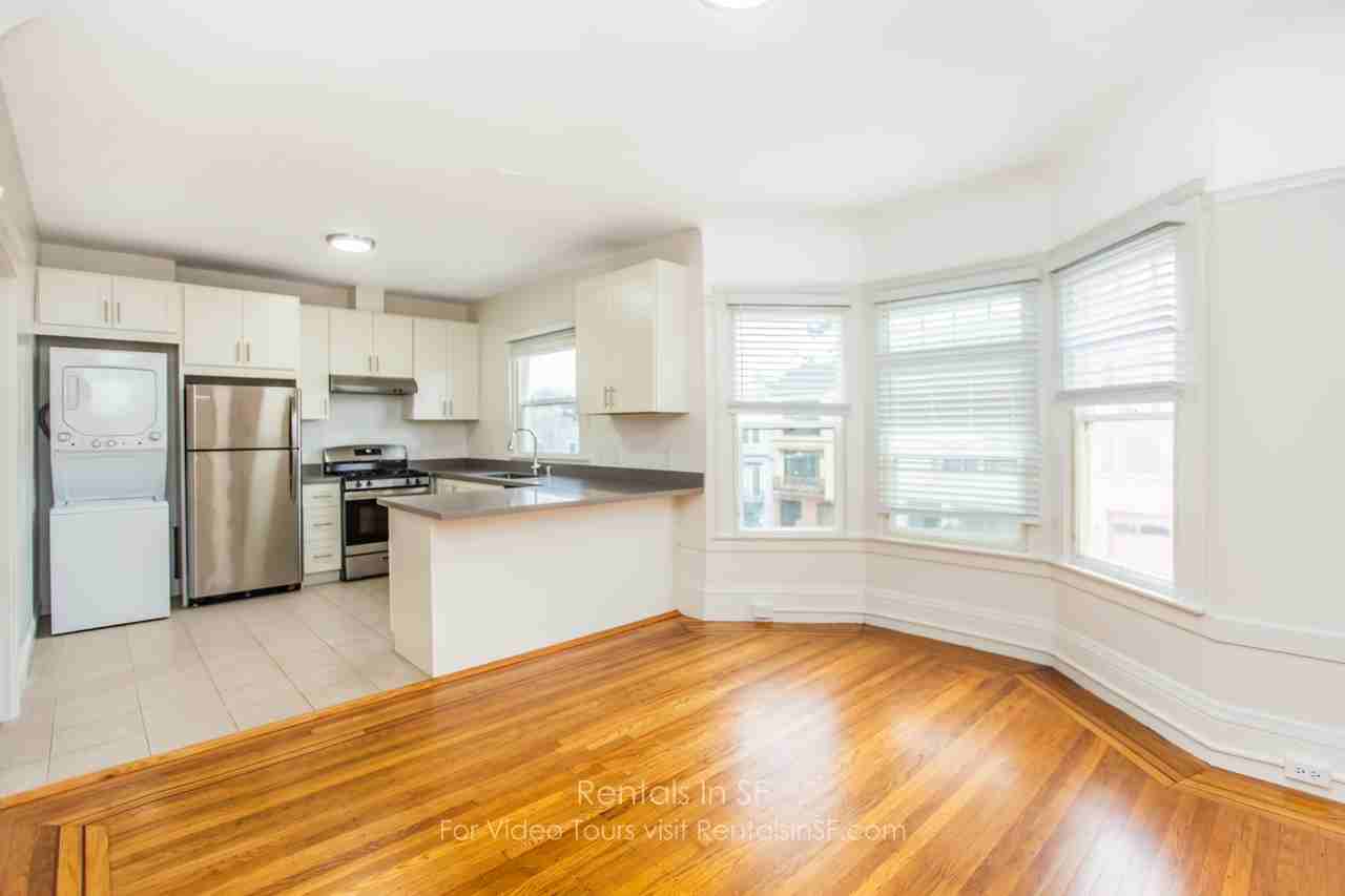 1044 Judah St #2 - Photo 4 of 10