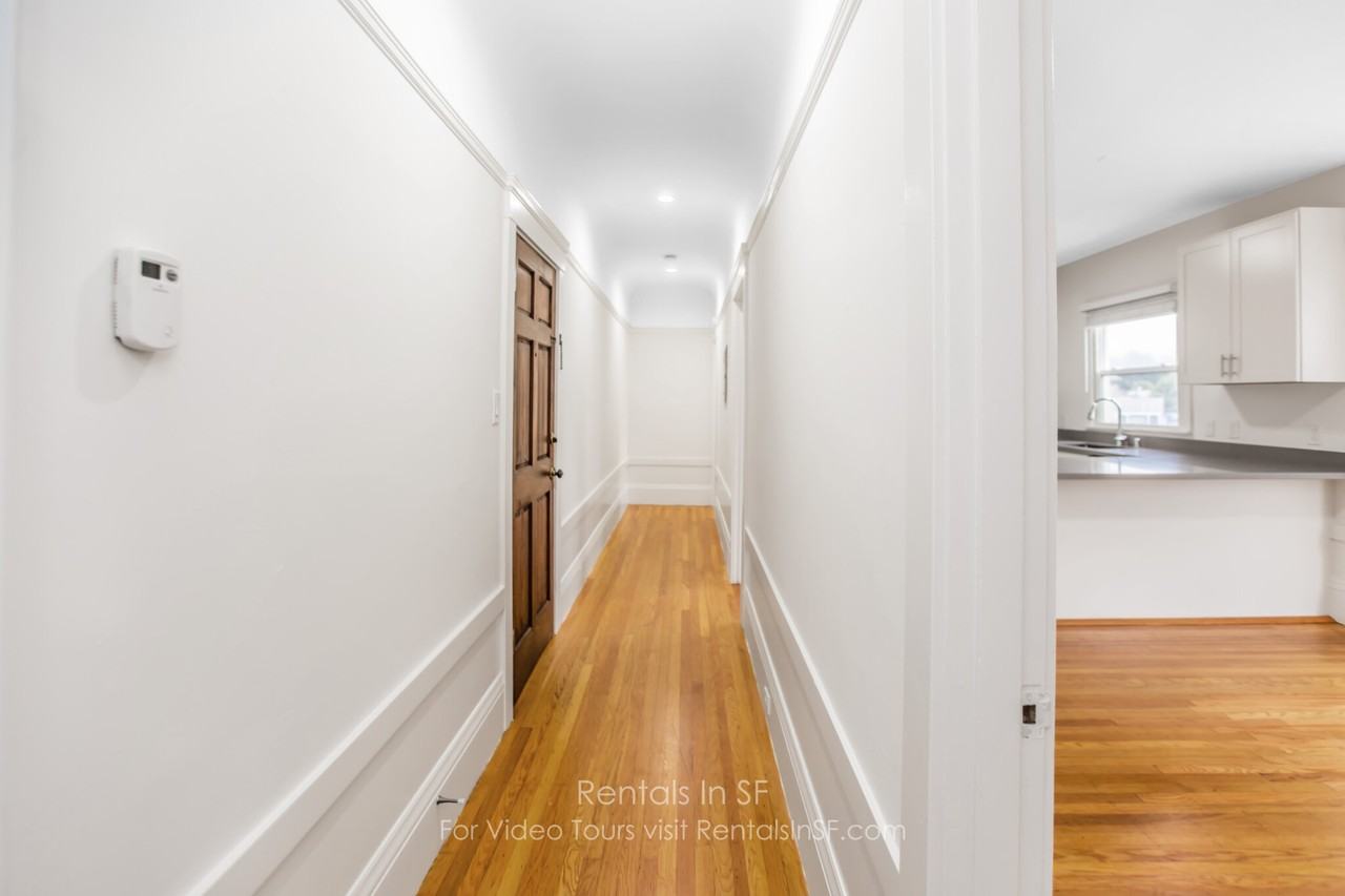 1044 Judah St #2 - Photo 7 of 10