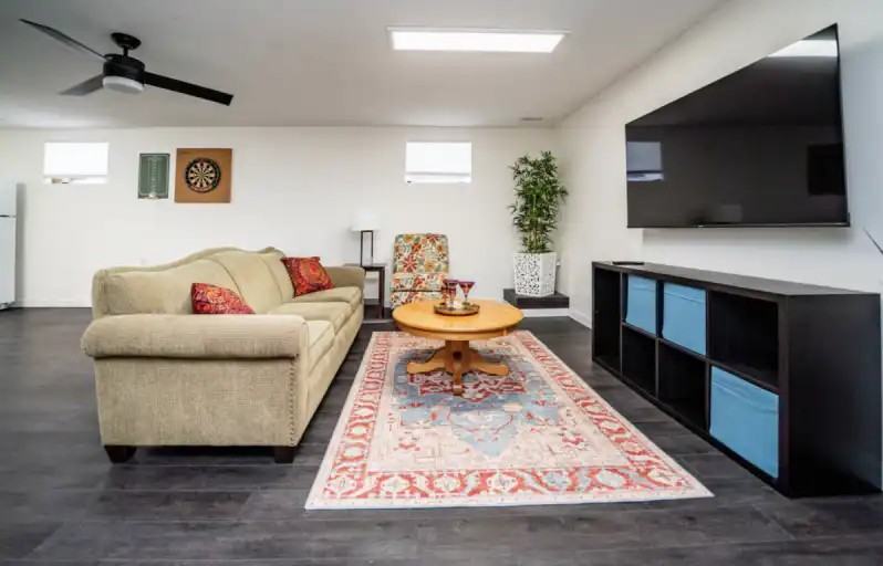 4631 45 Street - Photo 5 of 16