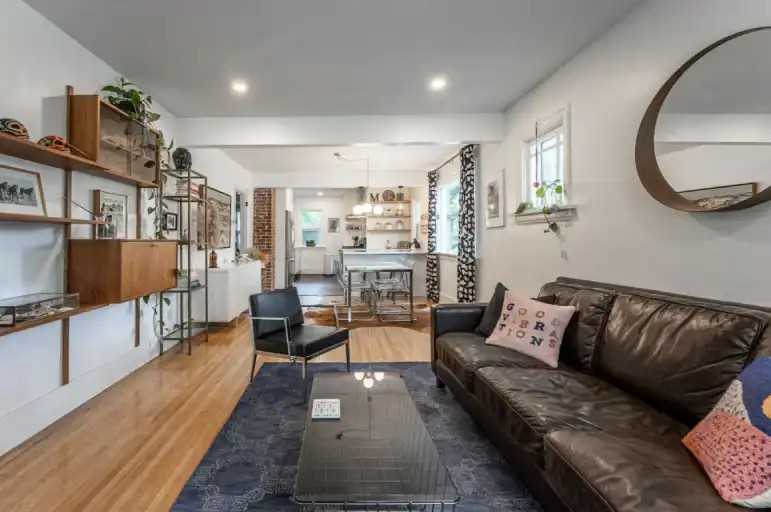 702 Albert Avenue - Photo 5 of 11