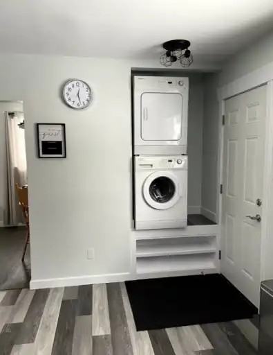 683 22 Street East - Photo 4 of 15