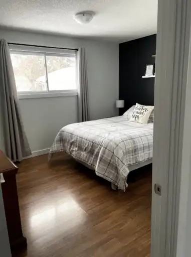 683 22 Street East - Photo 7 of 15