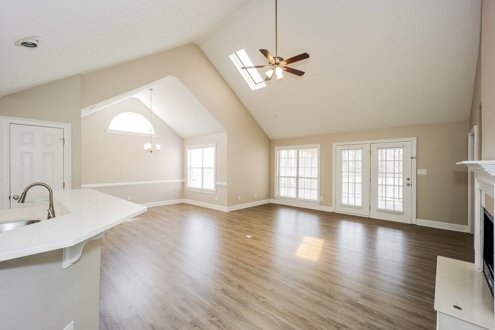 495 Fairway Ct - Photo 4 of 17