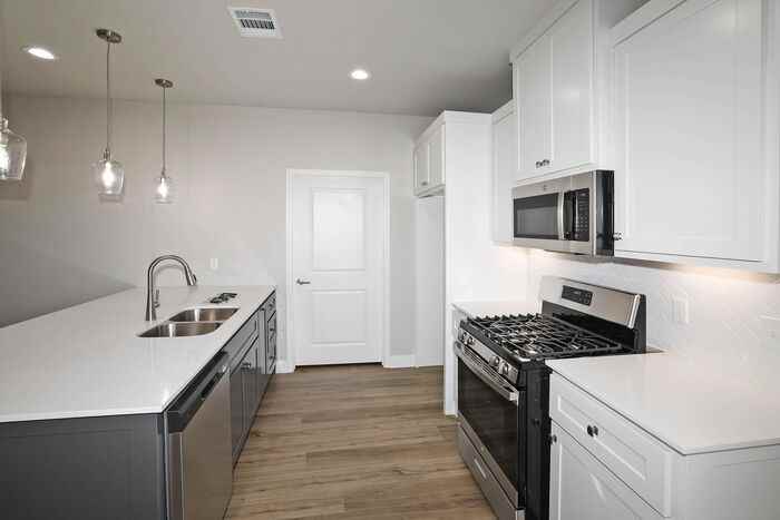 4707 Carmel Avenue - Photo 4 of 19