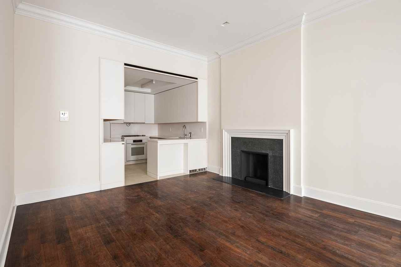 127 East 69th Street #RES3 - Photo 3 of 9