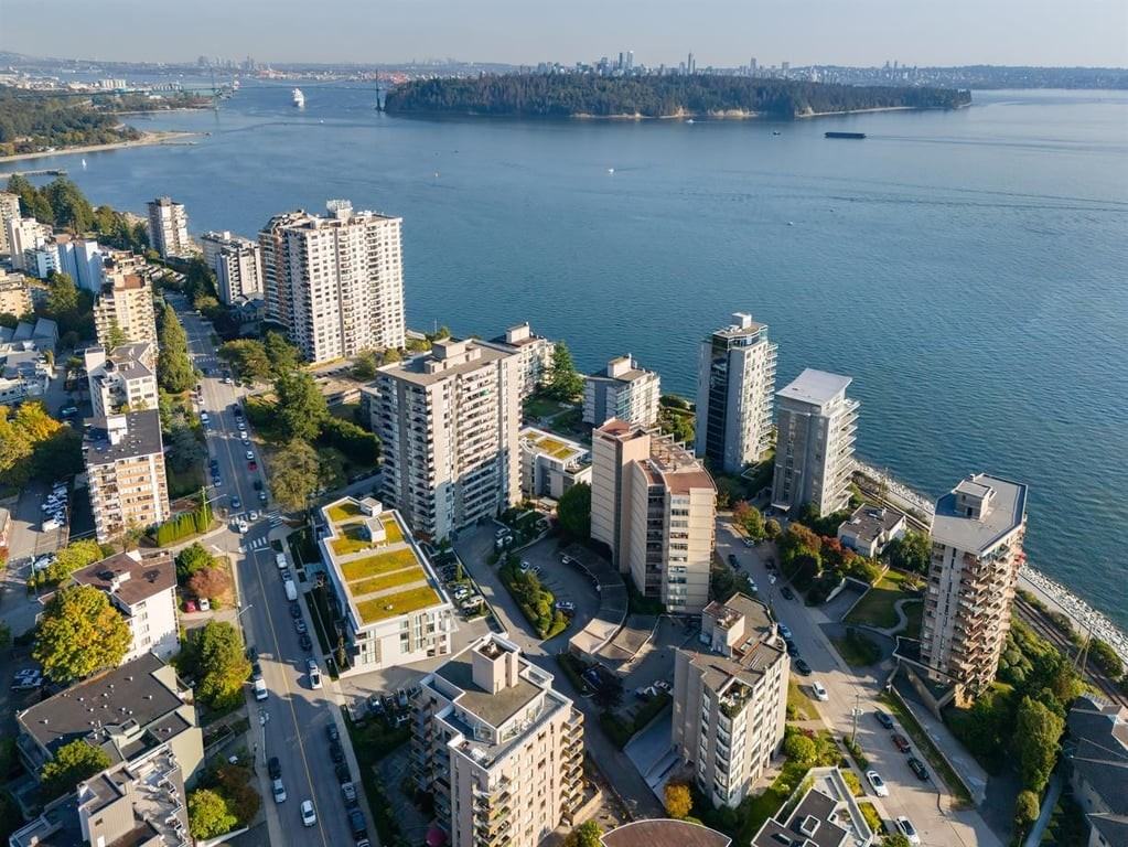 Argyle - Photo 3 of 18