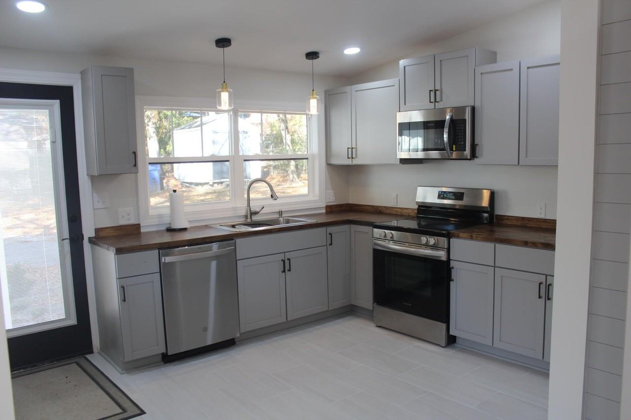 955 Laurie Lane - Photo 3 of 13