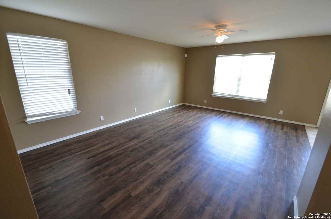 9139 Laguna Hill - Photo 2 of 7