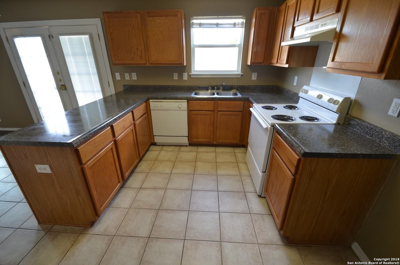 9139 Laguna Hill - Photo 3 of 7