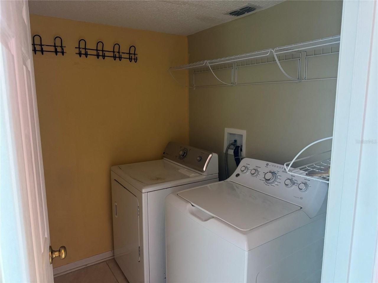 712 Waxwing Court - Photo 4 of 24