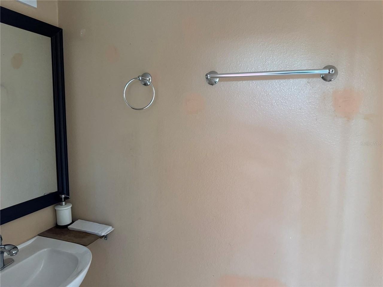 712 Waxwing Court - Photo 6 of 24