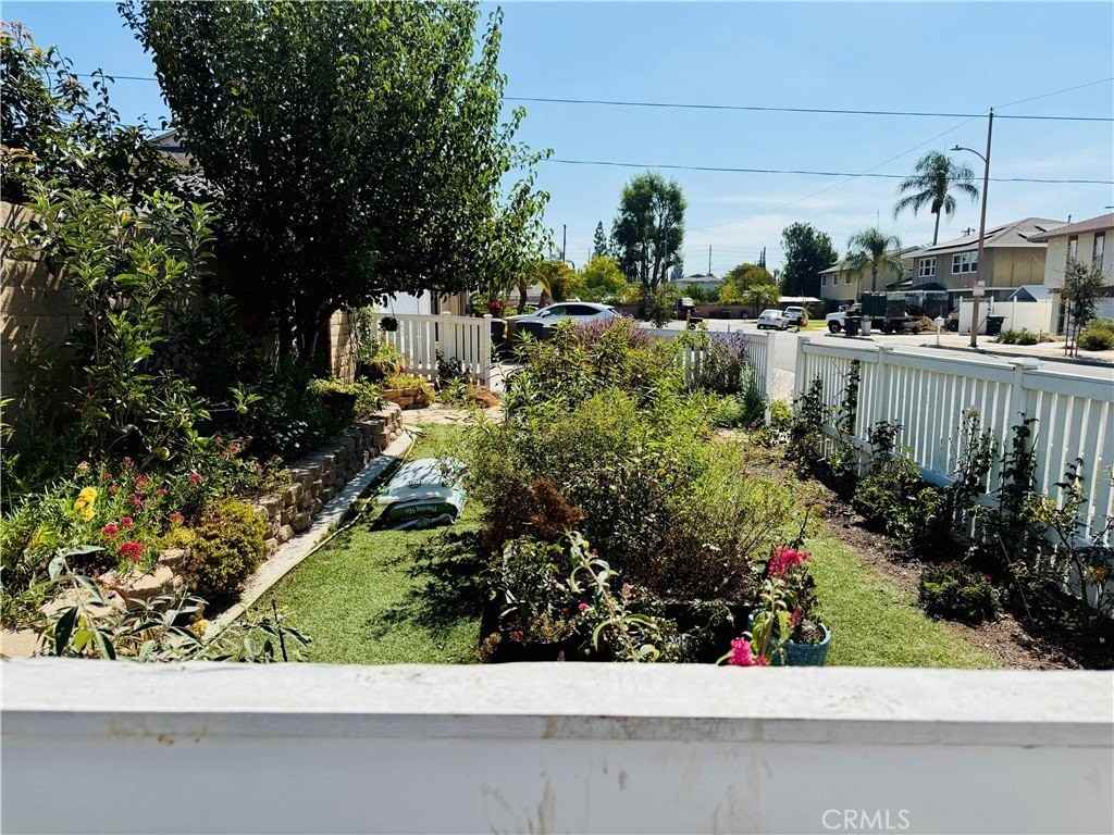 1429 East Albion Lane - Photo 3 of 34