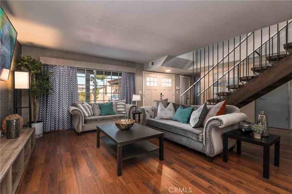 17958 Nearbank Drive - Photo 5 of 34