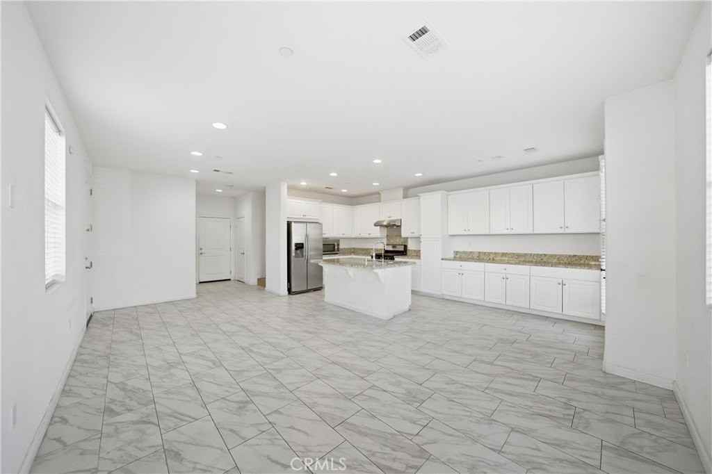 2830 E via Fiano - Photo 4 of 27