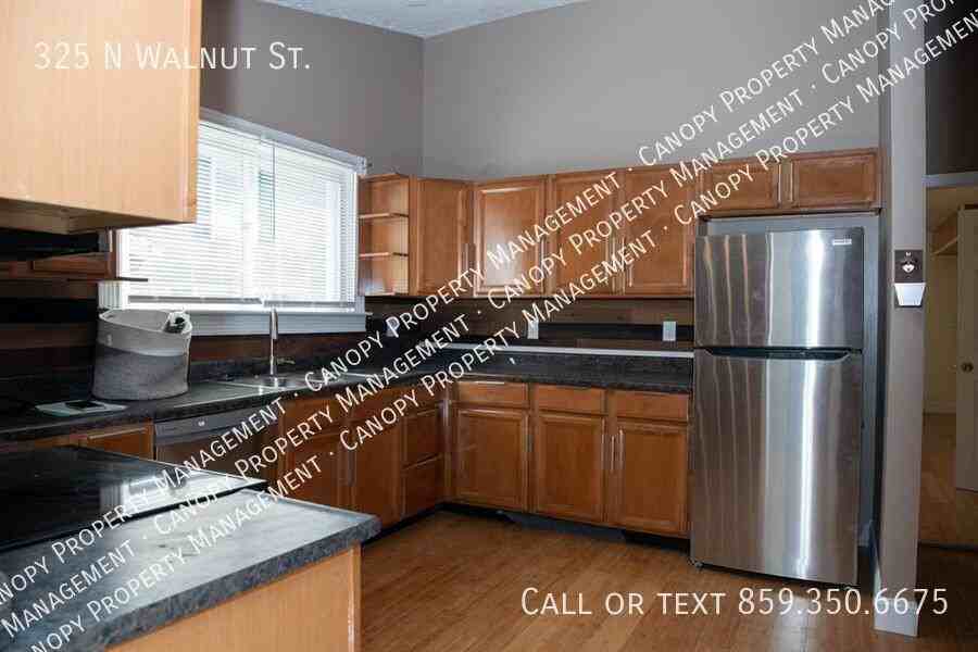 325 North Walnut Street - Photo 5 of 11