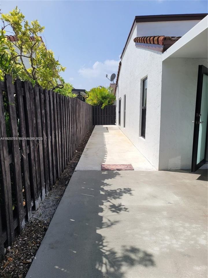 8900 Southwest 5th Terrace #8900 - Photo 6 of 15