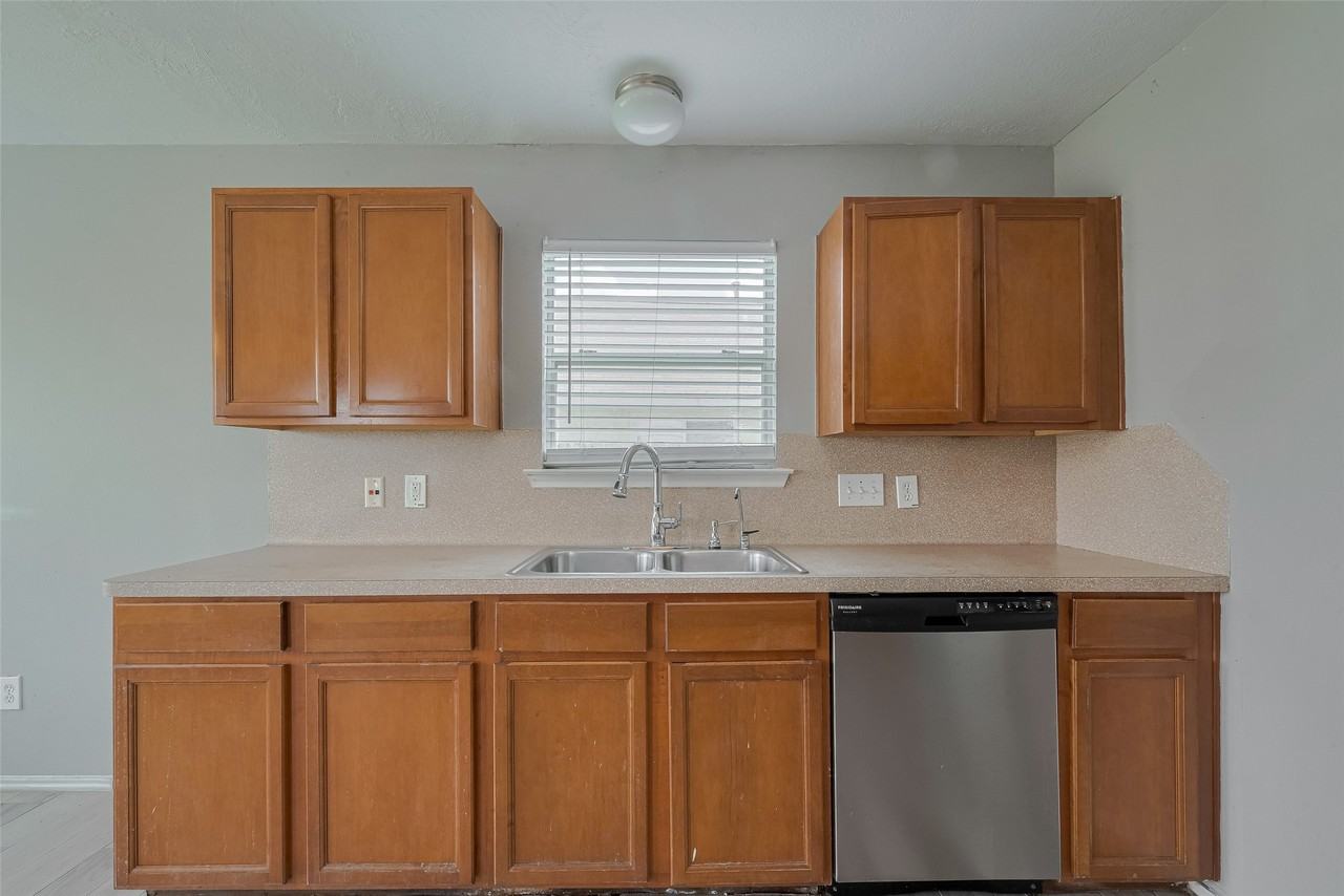 9926 Myrtle Field Lane #9926 - Photo 5 of 34