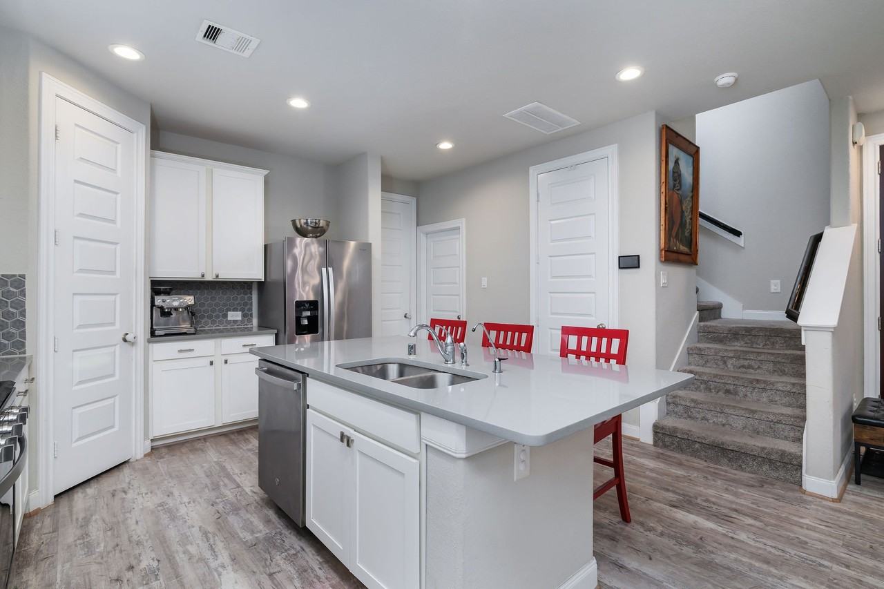 10002 Waving Grain Ln #10002 - Photo 6 of 35