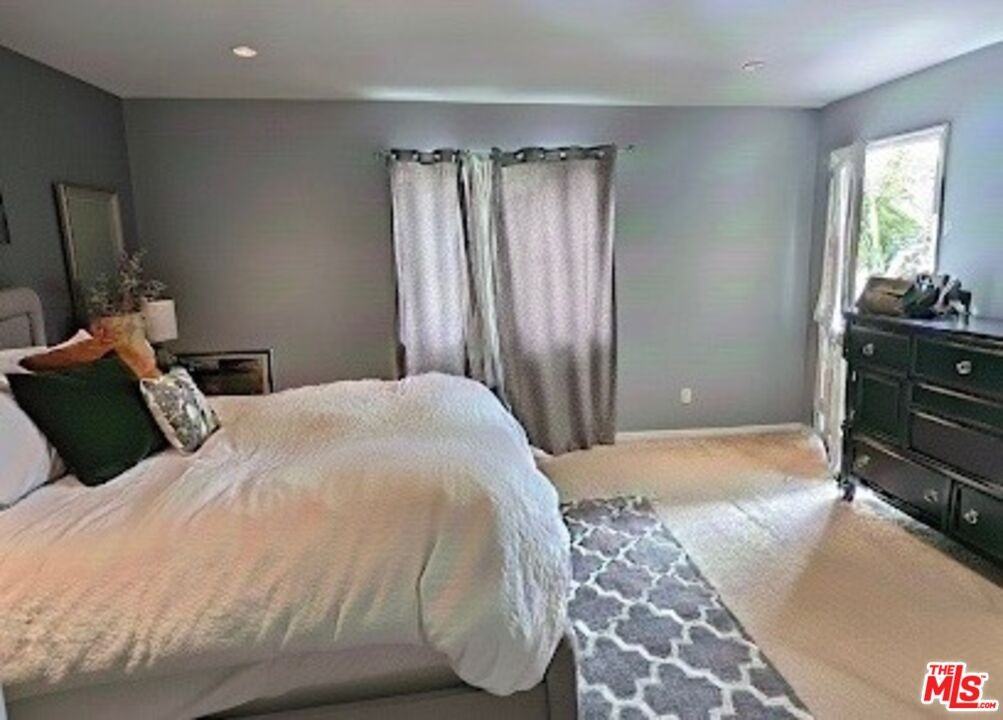 South Harcourt Avenue #2317 - Photo 2 of 5