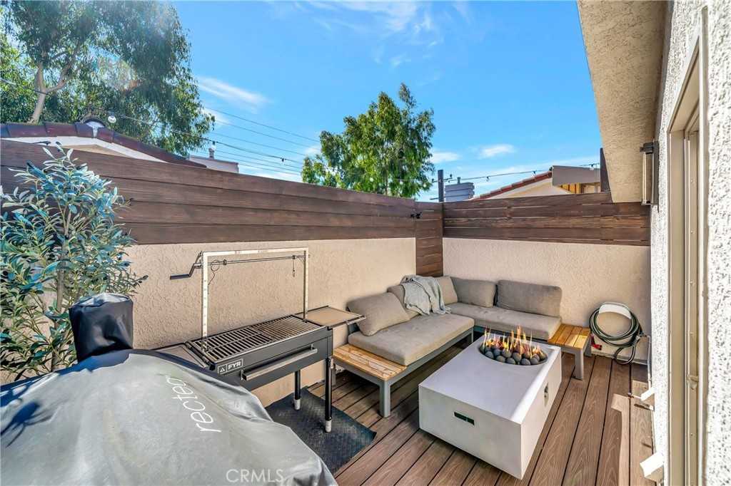14727 Magnolia Blvd #14727-126 - Photo 6 of 42