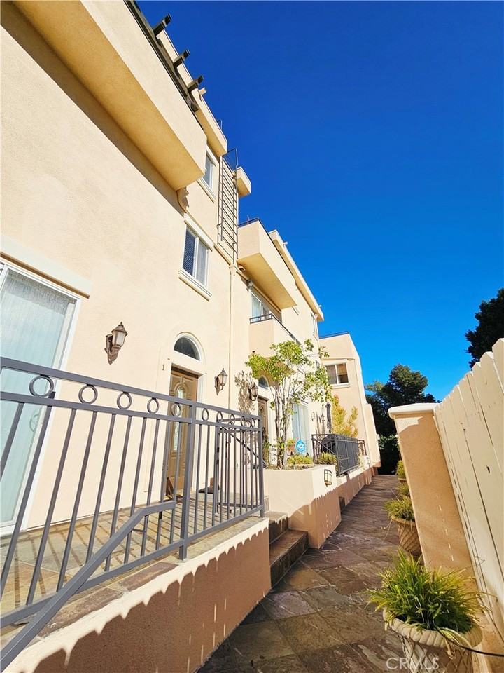 4732 Radford Avenue #4732-3 - Photo 2 of 32