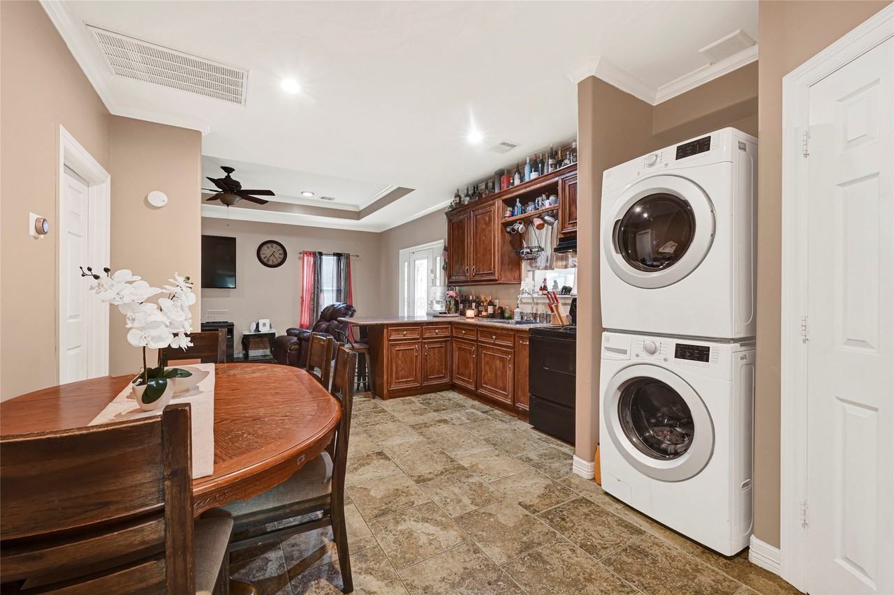 2302 Hoskins Drive #2302 - Photo 7 of 22