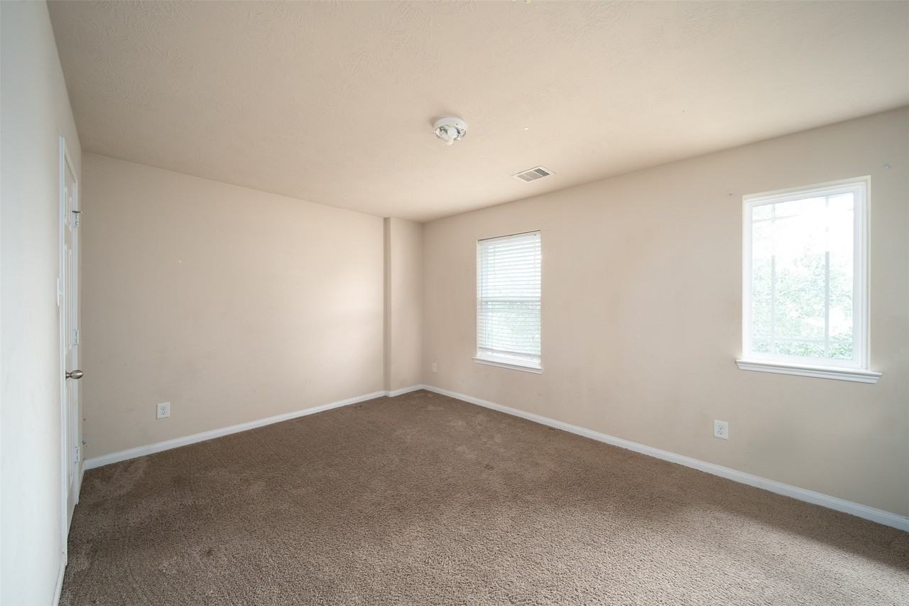 19543 Otter Trail Court #19543 - Photo 3 of 25