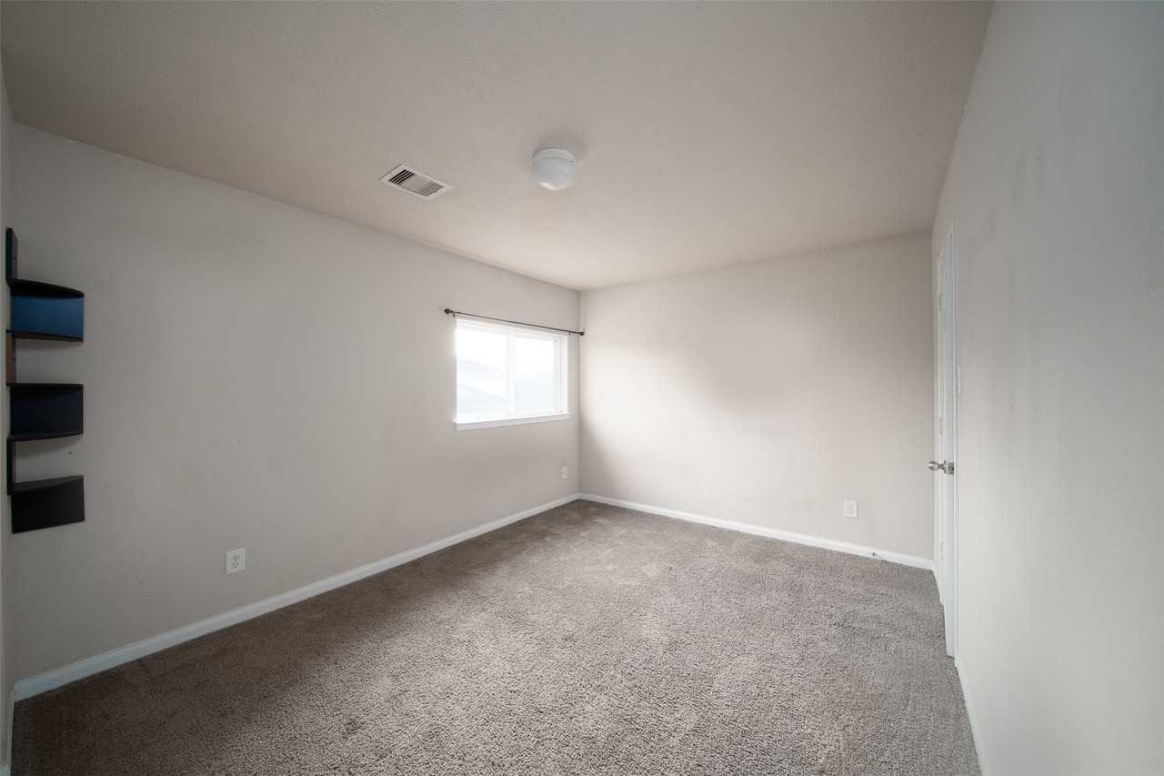 19543 Otter Trail Court #19543 - Photo 5 of 25