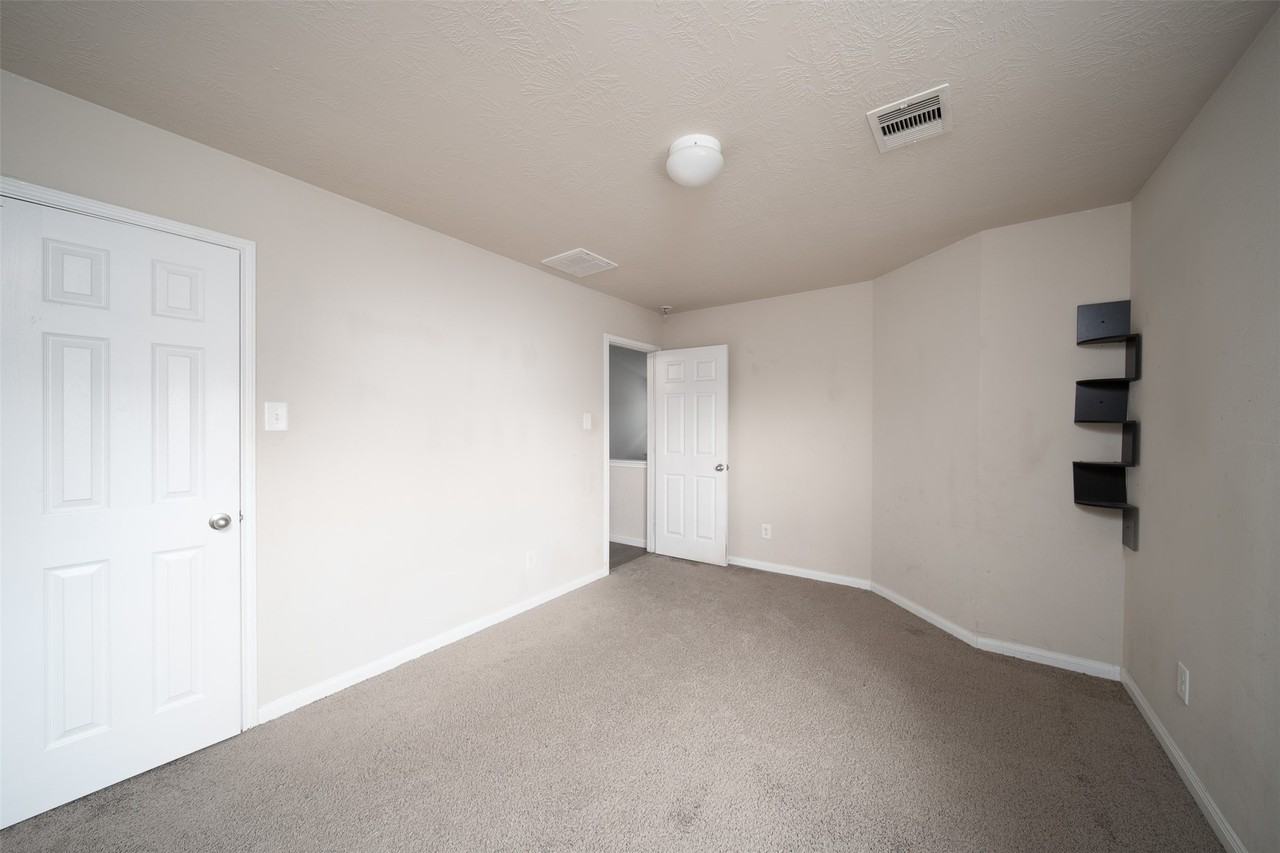 19543 Otter Trail Court #19543 - Photo 6 of 25