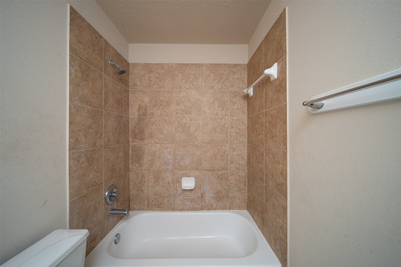 19543 Otter Trail Court #19543 - Photo 7 of 25