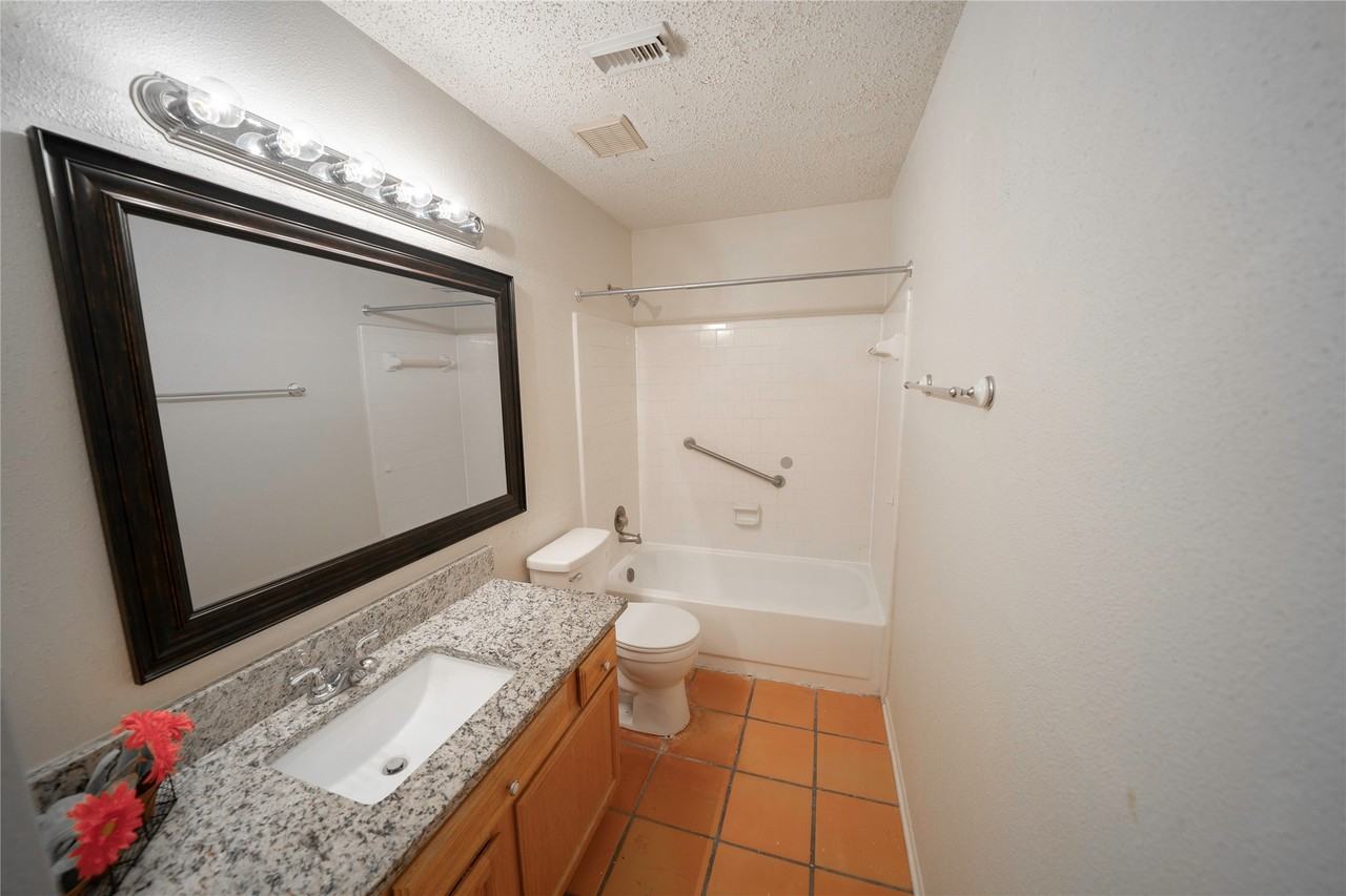 22714 Brafferton Lane #22714 - Photo 4 of 18