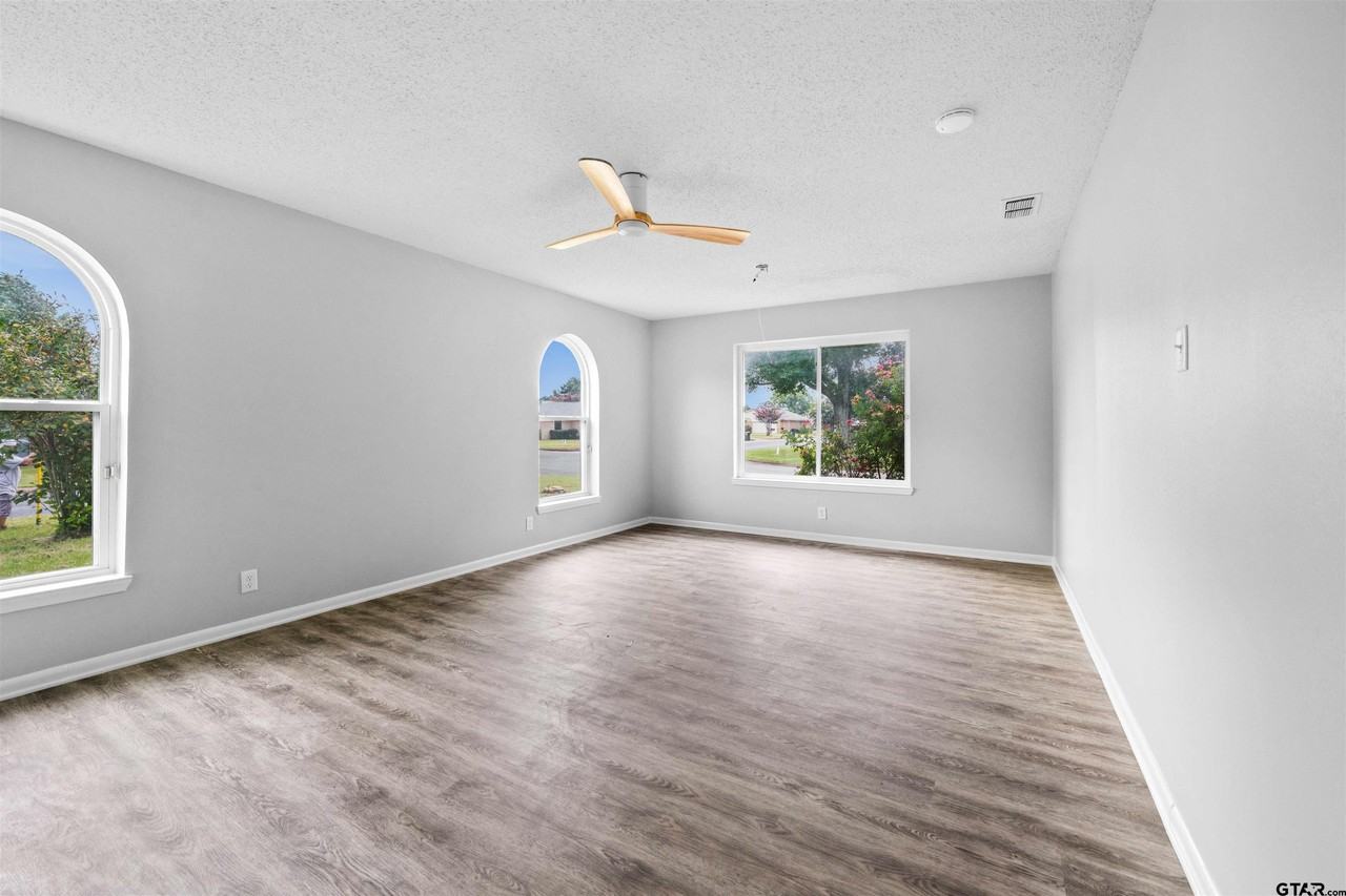 4715 Edinburgh Drive #4715 - Photo 3 of 40