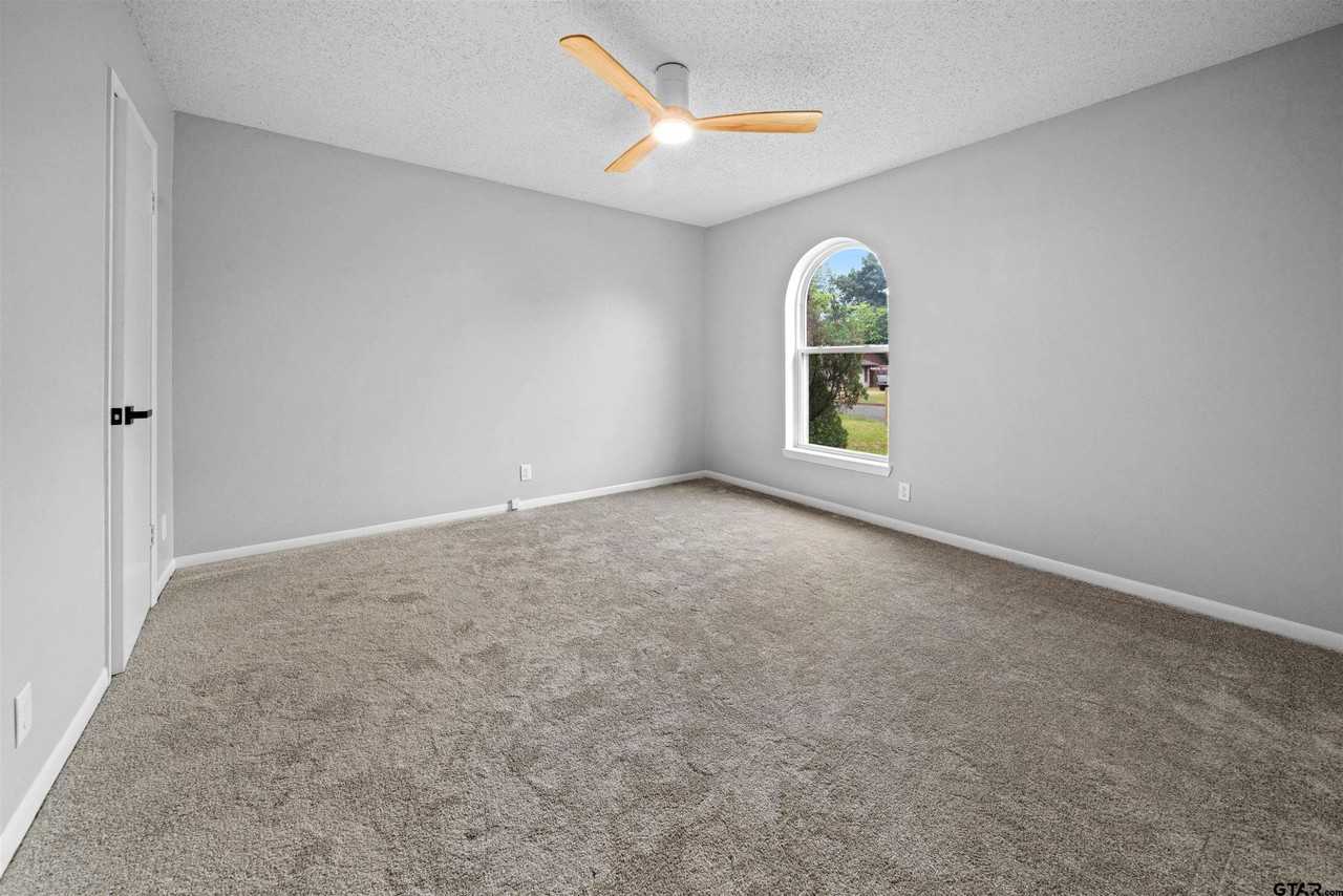 4715 Edinburgh Drive #4715 - Photo 7 of 40