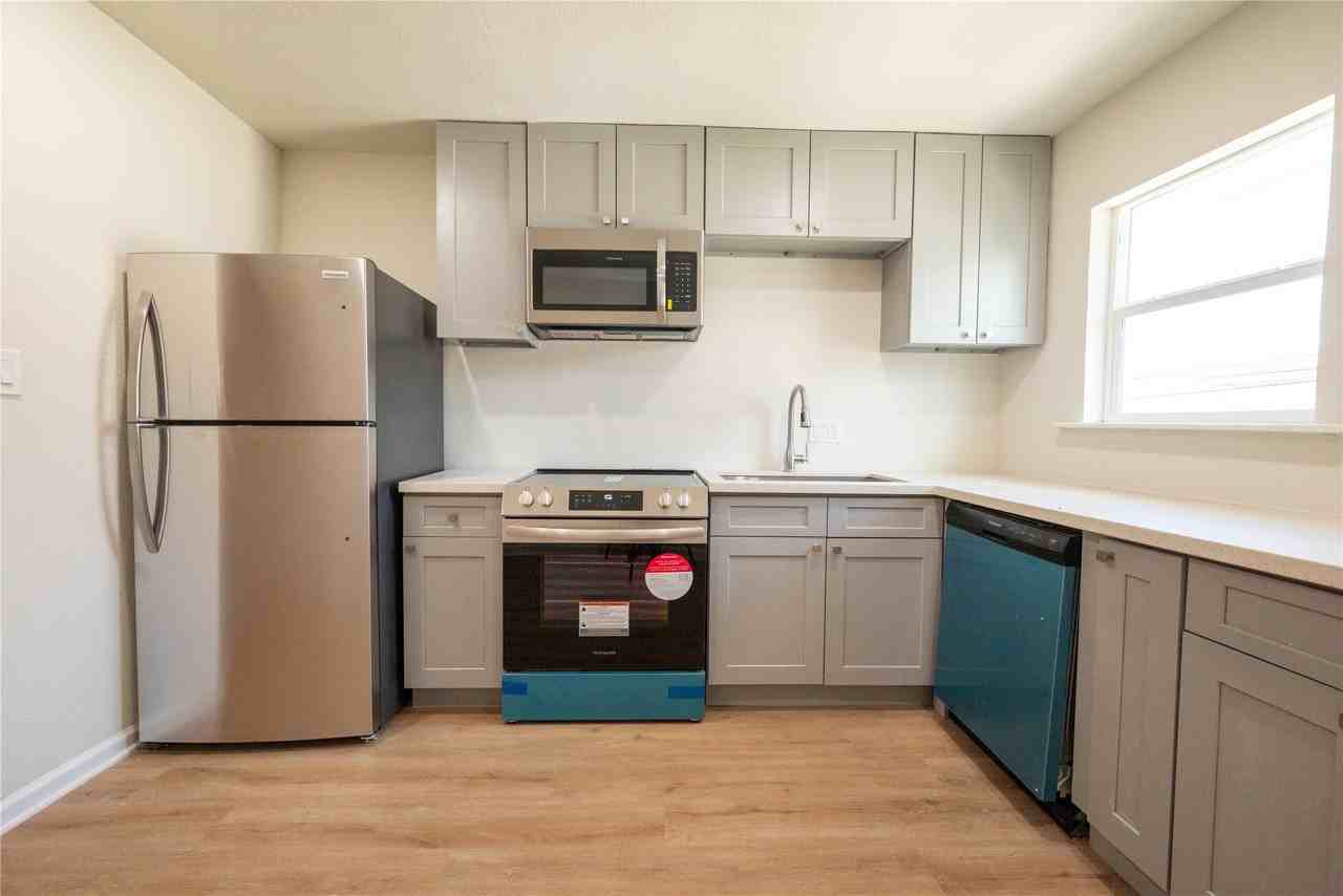 912 Church Street - Avenue F #912-4 - Photo 3 of 19