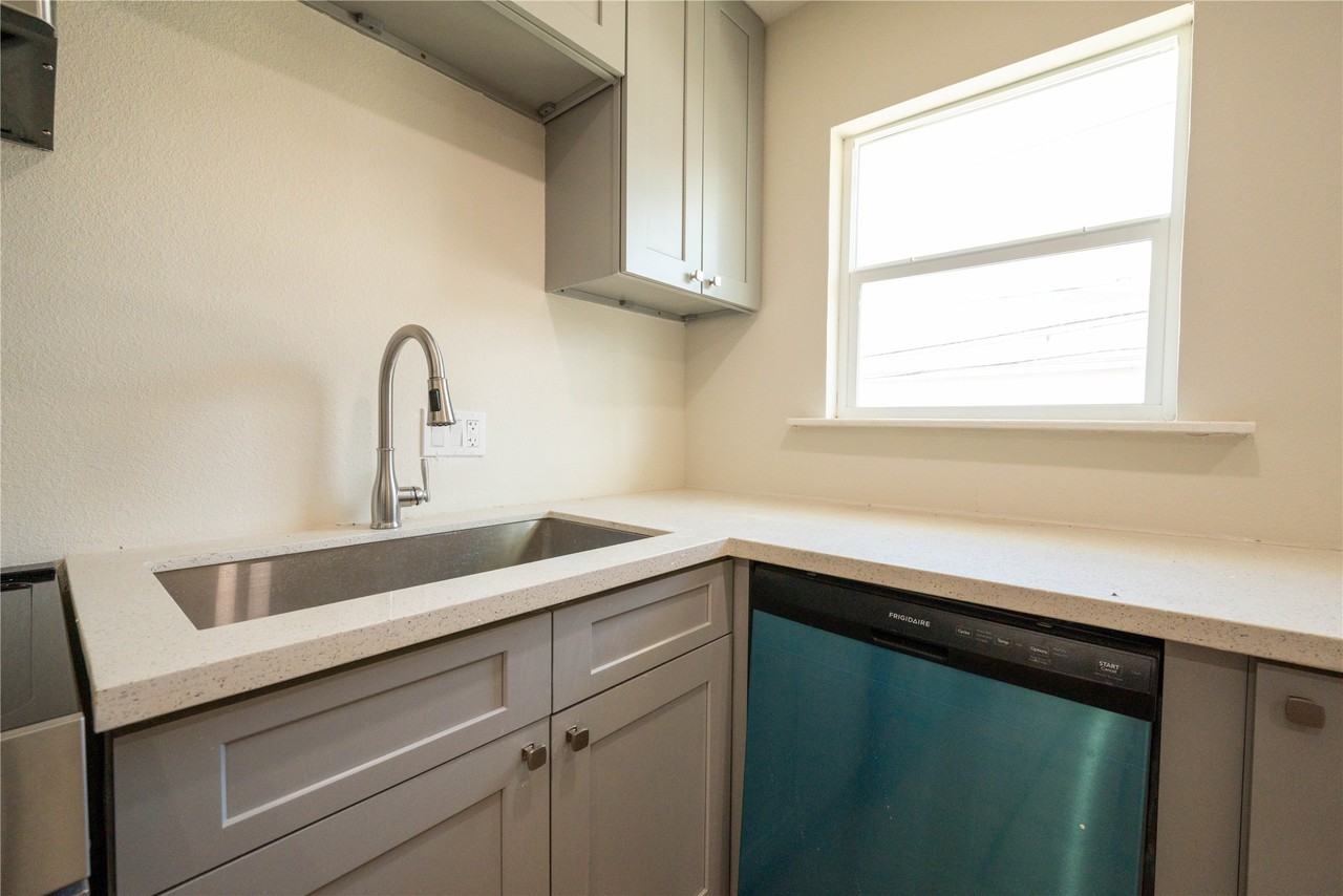 912 Church Street - Avenue F #912-4 - Photo 4 of 19