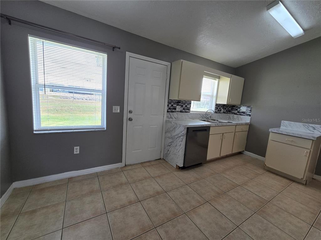 3113 Julia Court #3113 - Photo 2 of 14