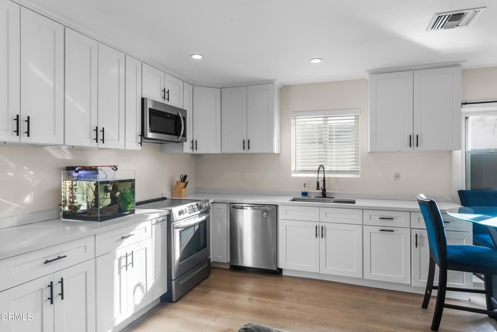 2549 Young Avenue #2549B - Photo 3 of 14