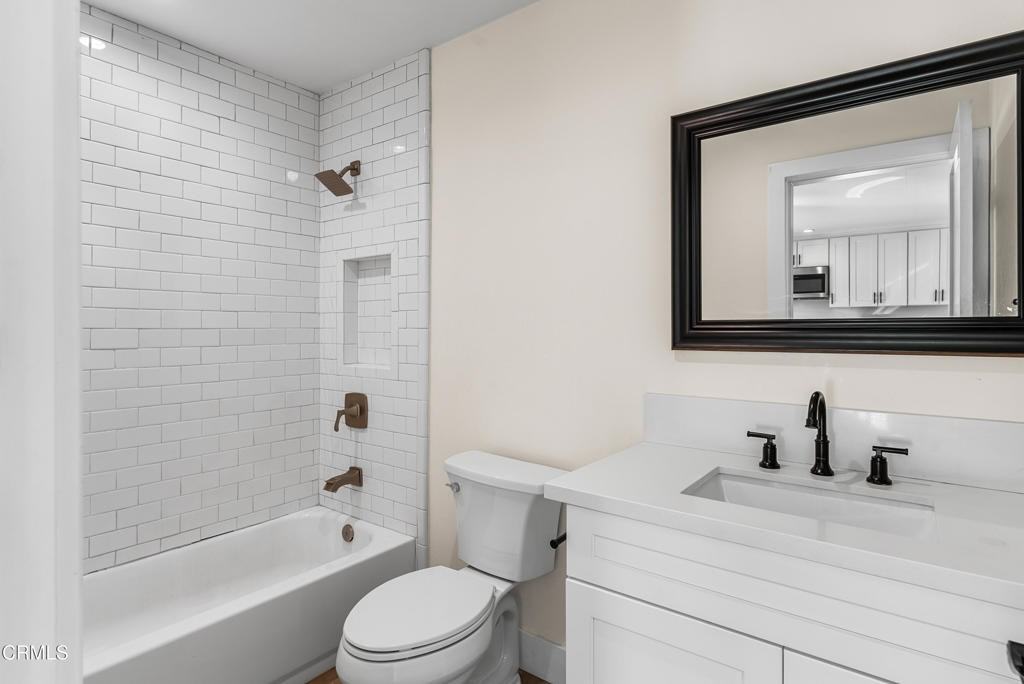 2549 Young Avenue #2549B - Photo 5 of 14