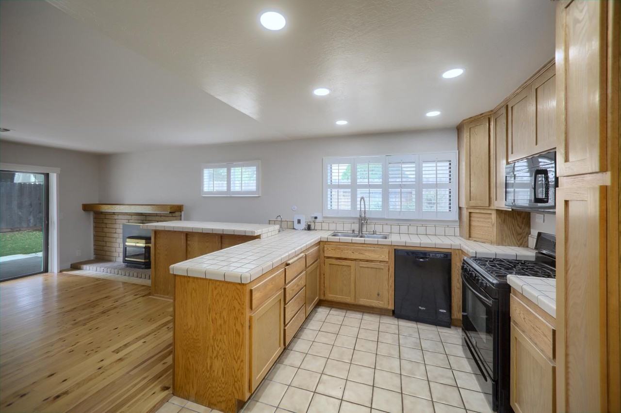 423 El Dorado Drive #423 - Photo 6 of 38