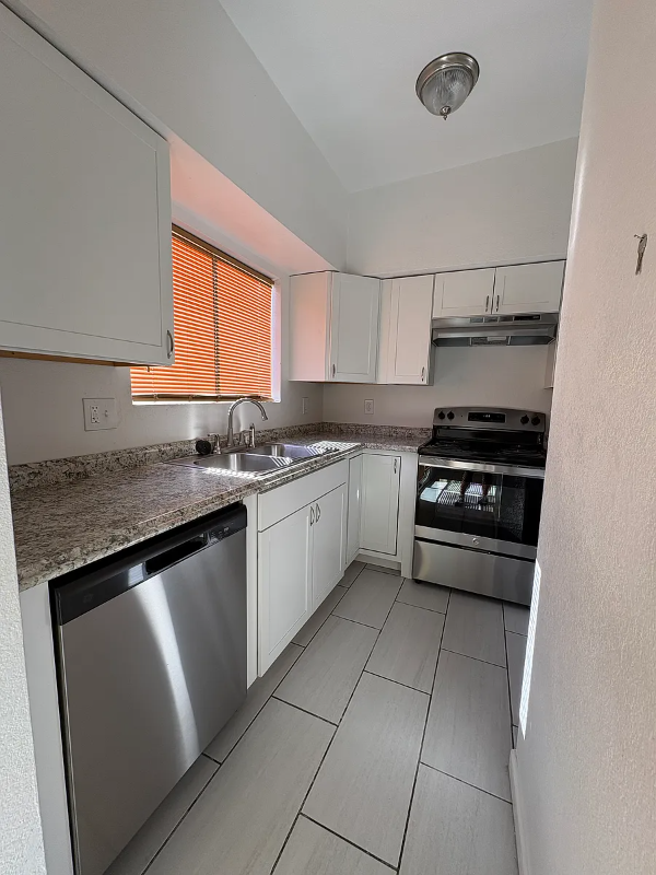 117 East King Road - Photo 2 of 12