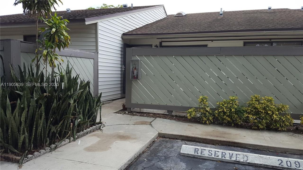 3637 Northwest 99th Avenue #36379B - Photo 5 of 5