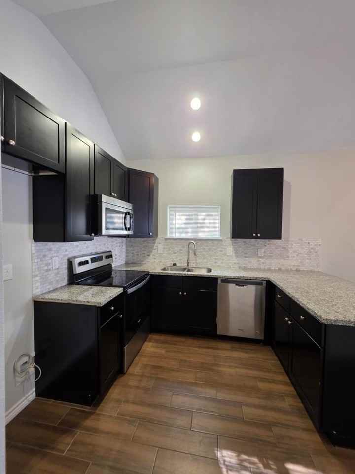 16338 Eastchase #16338 - Photo 4 of 12