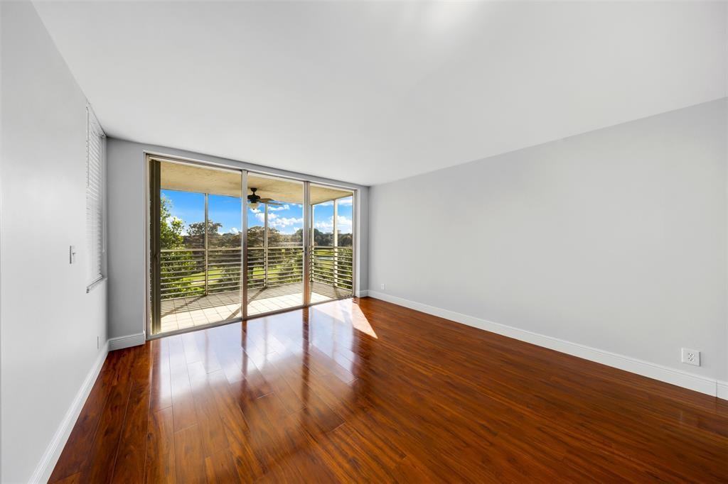 3520 Oaks Way #3520-406 - Photo 4 of 32