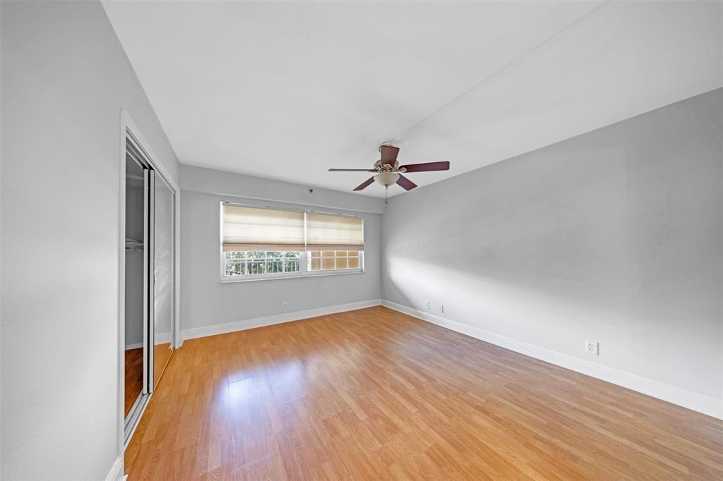 3520 Oaks Way #3520-406 - Photo 6 of 32