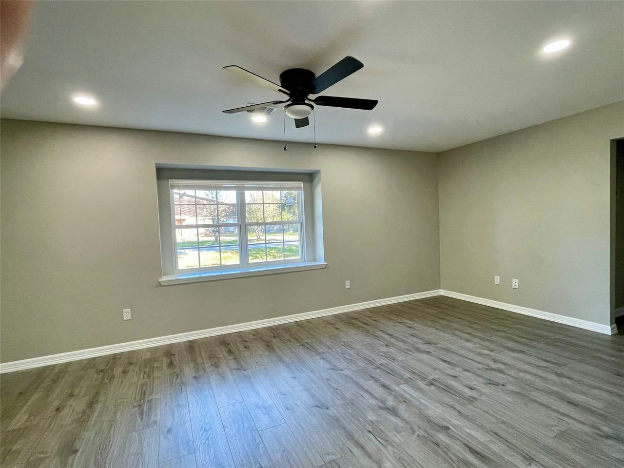 4600 39th Street East #4600 - Photo 4 of 14