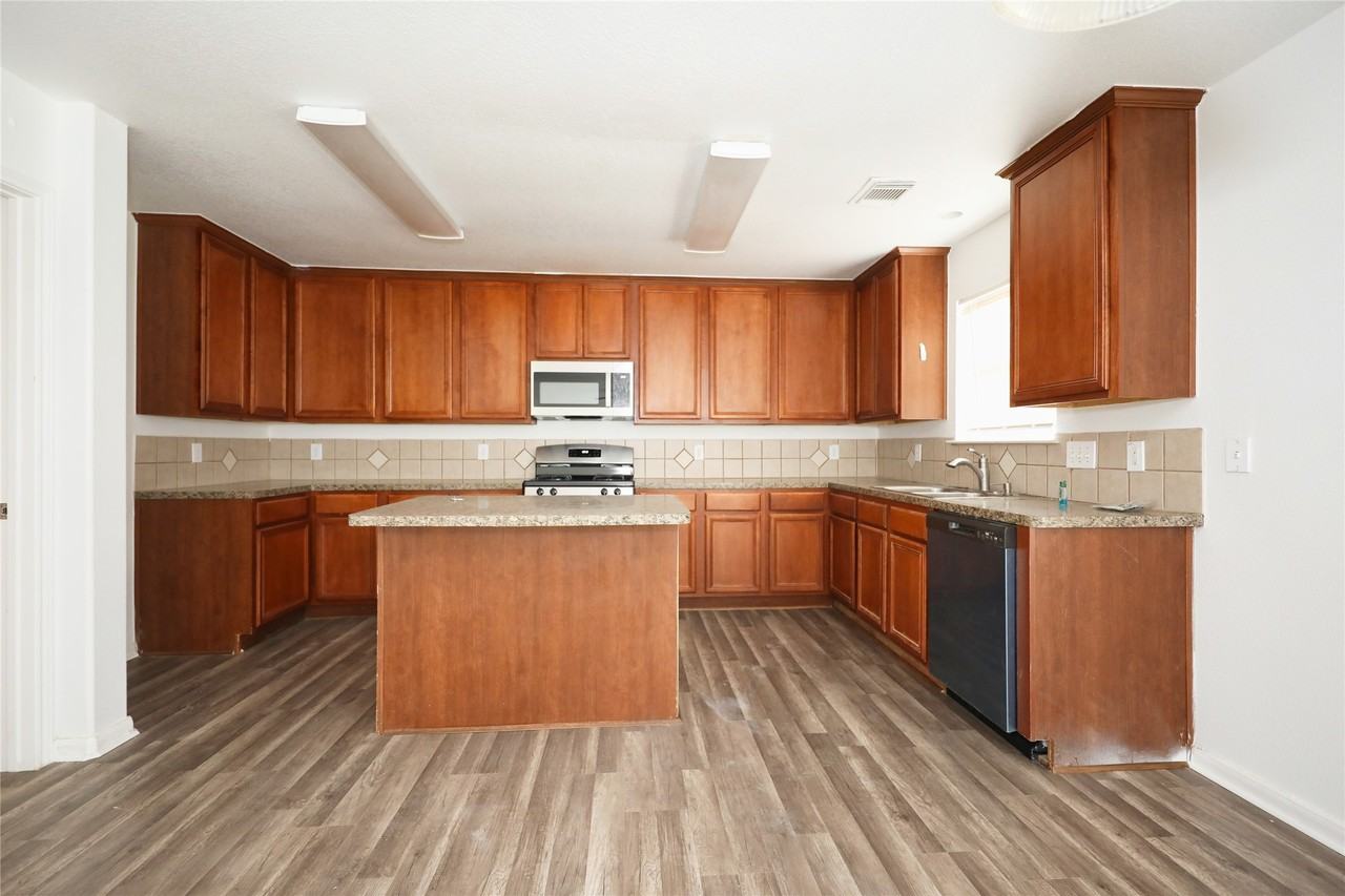 3802 Harris Mills Drive #3802 - Photo 4 of 27